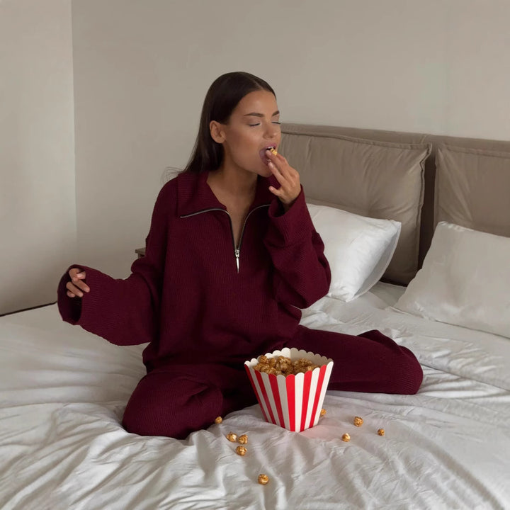 Kvinnes mid fashionable oversized fritidsantrekk med stående krage og glidelås Skjora