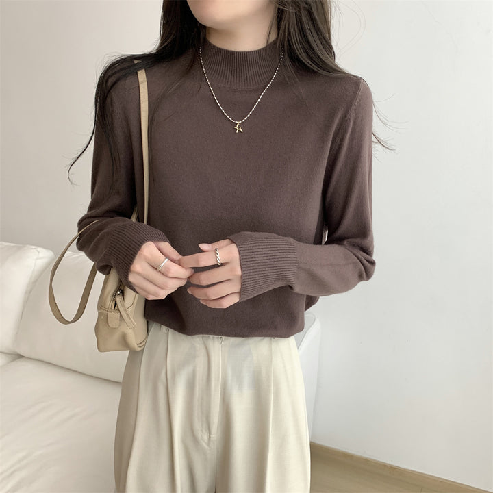 Women's fine-knit sweater with a modern stand-up collar and a relaxed fit Skjora