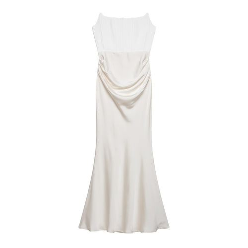 Dame lang satin aften kjole med elegant drapering Skjora