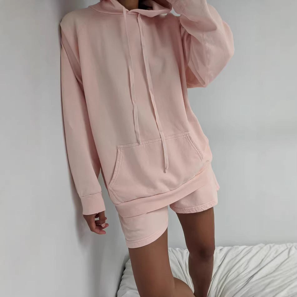 Women's casual hoodie and shorts set made of soft cotton blend with practical pockets
