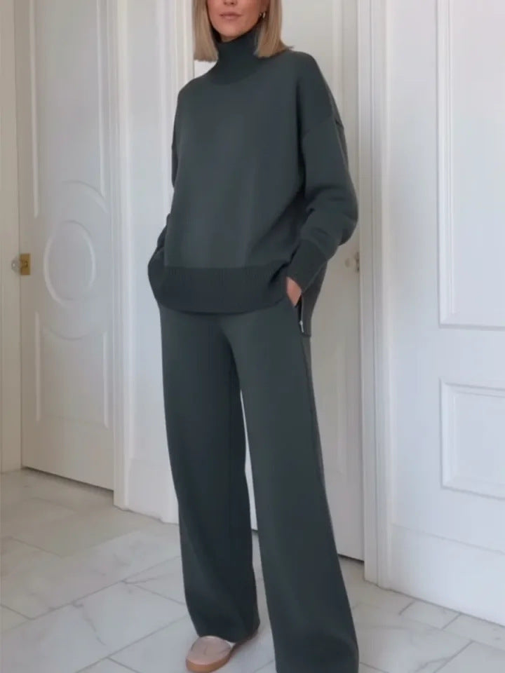 Kvinnelig komfortabel strikket loungewear-sett med høye halsgenser og vide bukser Skjora