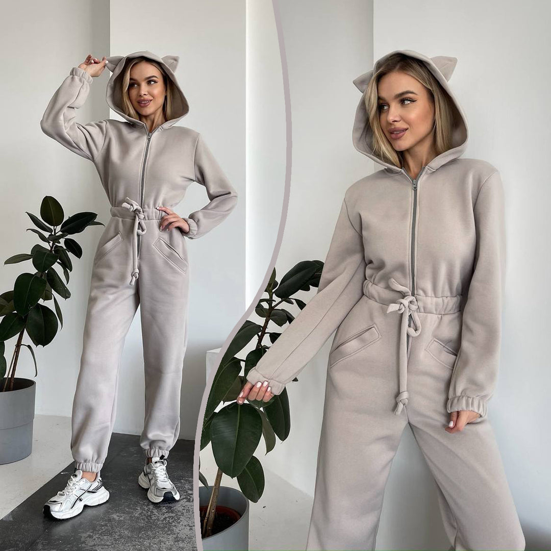 Kvinnenes koselige fleece jumpsuit med hette og søte ører Skjora