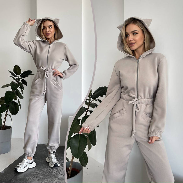 Kvinnenes koselige fleece jumpsuit med hette og søte ører Skjora