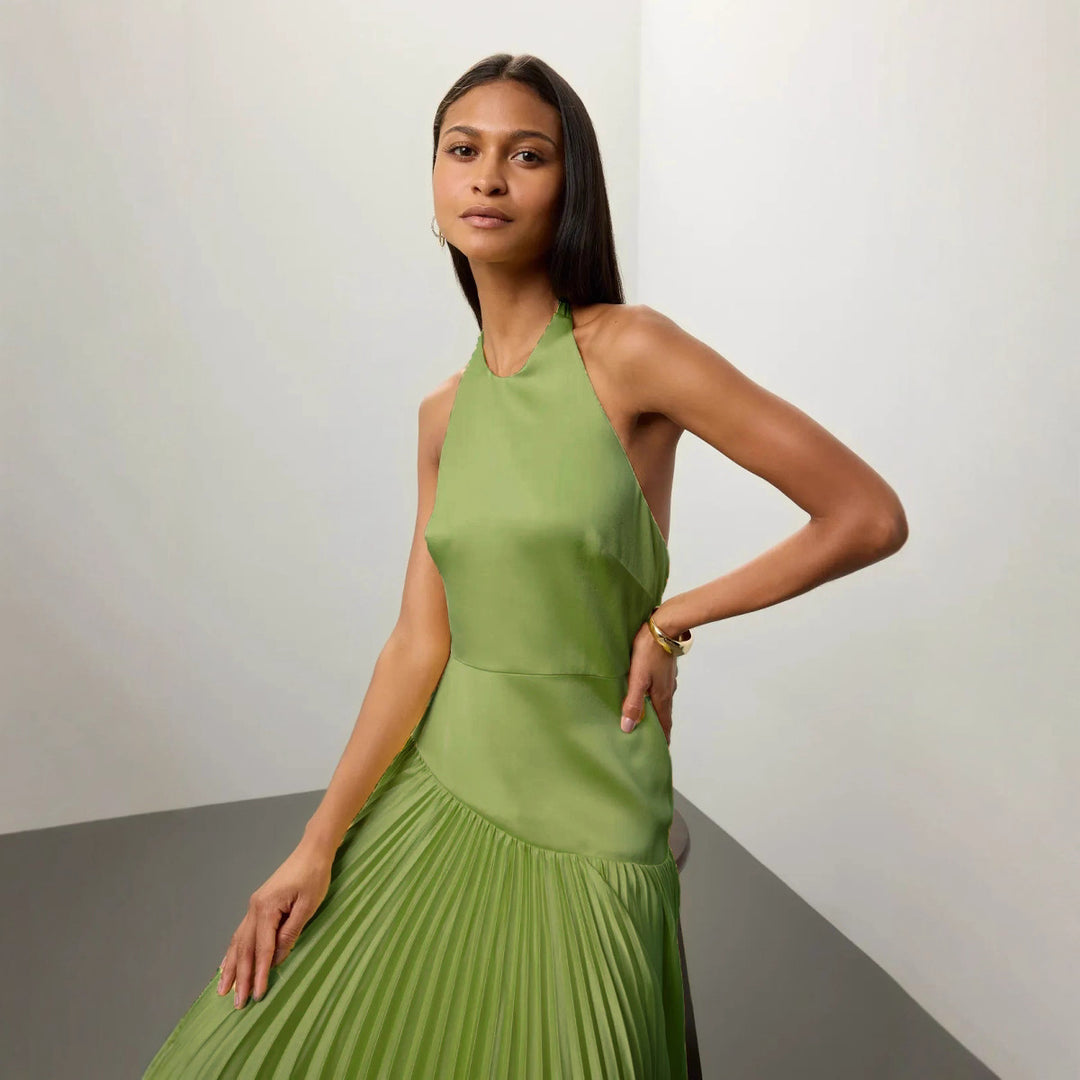 Dames Elegant Maxi Kjole med Flytende Plisserte Skjørt og Halter Hals Design