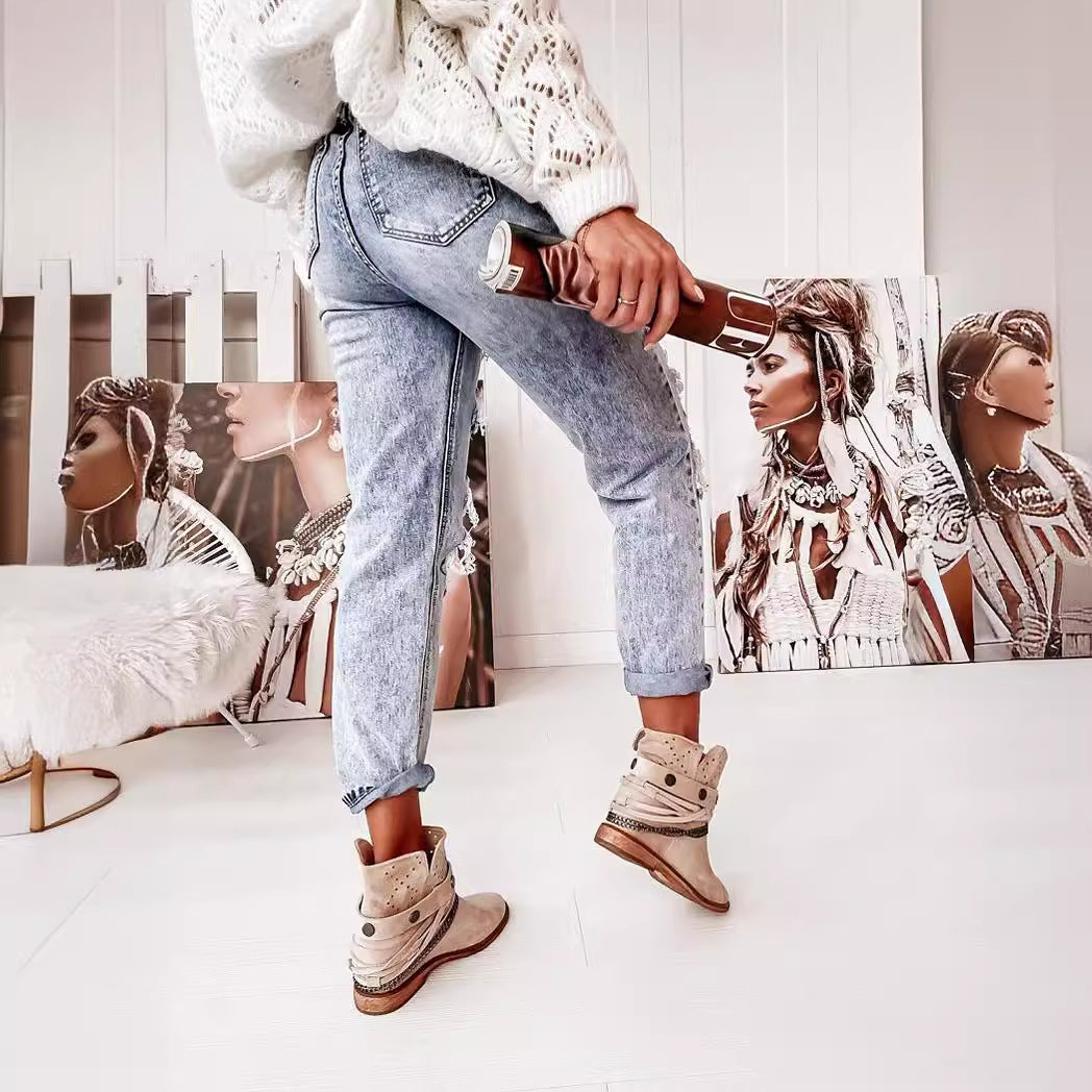 Kvinners ødelagte jeans i avslappet boyfriend-snitt med høy midje og detaljer Skjora
