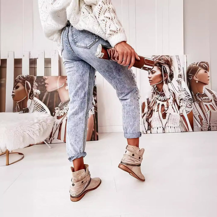 Kvinners ødelagte jeans i avslappet boyfriend-snitt med høy midje og detaljer Skjora