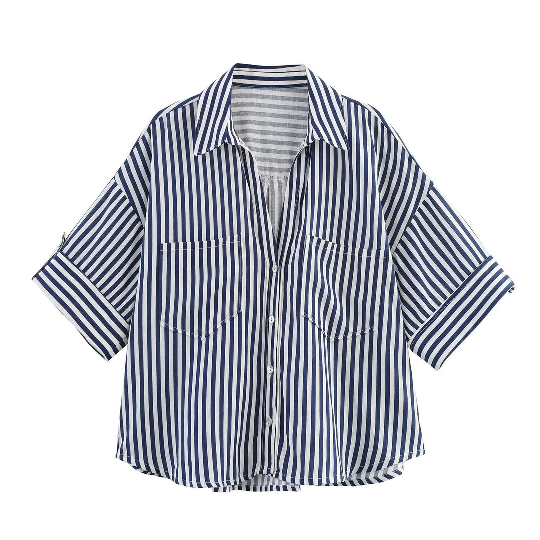 Dame kortermet bluse med fine striper og elegante brystlommer Skjora