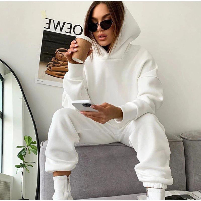 Kvinnenes stilige sweatshirt-outfit med en koselig passform og praktiske lommer Skjora