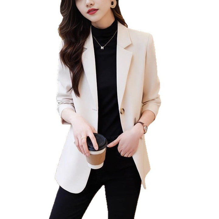Kvinnes stilige blazer med klassisk snitt og elegante detaljer Skjora