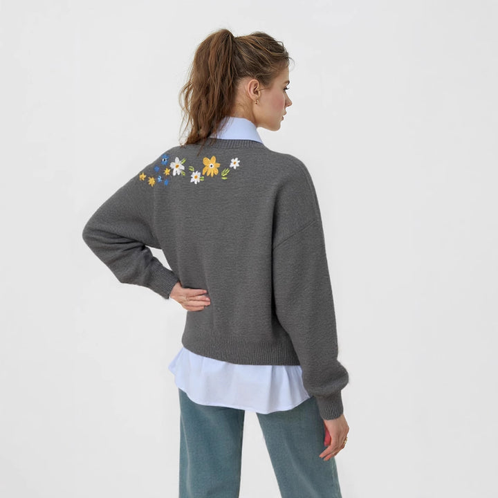 Kvinnes chunky strikkegenser med blomstermotiv på ryggen og løs passform Skjora