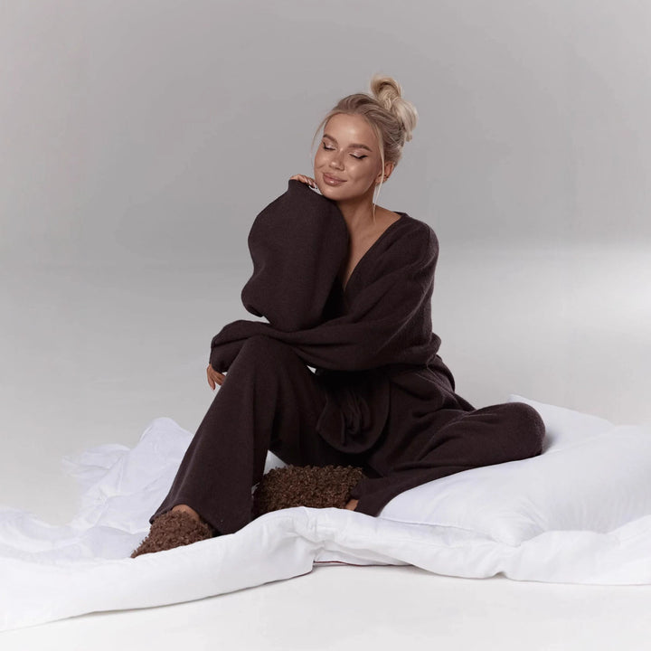 Dames lounge-set med avslappet kimono-topp og behagelige bukser Skjora