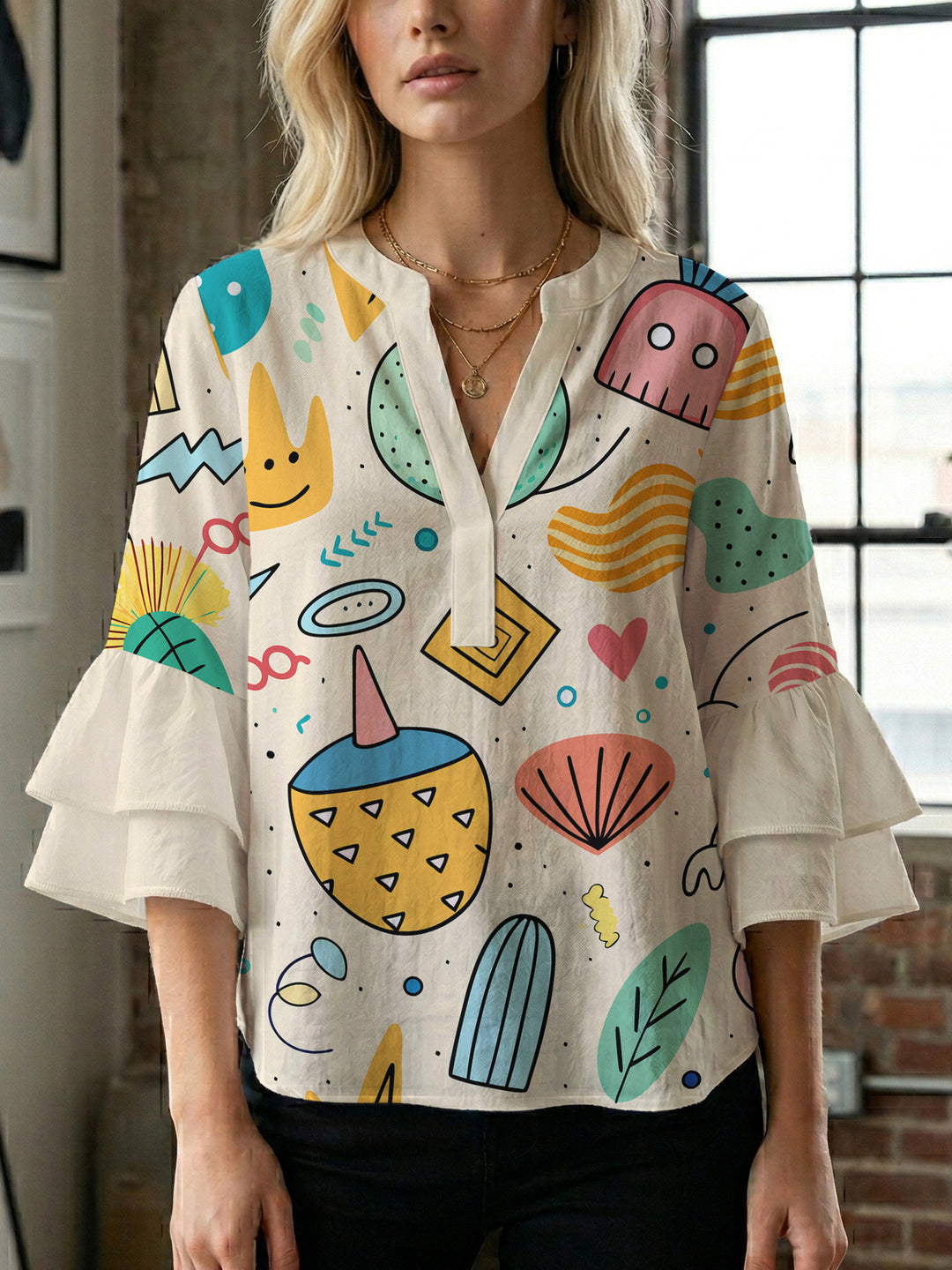 Damen modisches Oberteil mit Rüschendetails und kreativem Muster Skjora