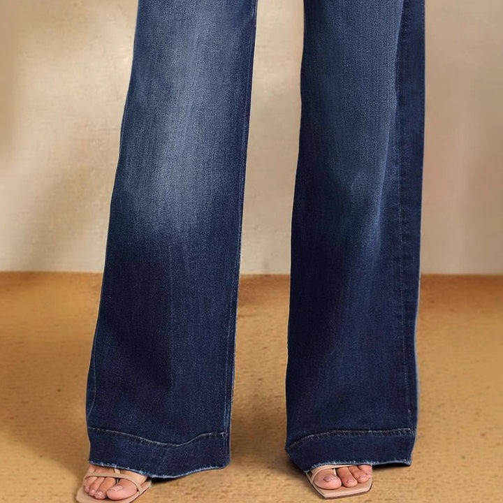 Kvinners vide jeans med moteriktig snor og elastisk livband
