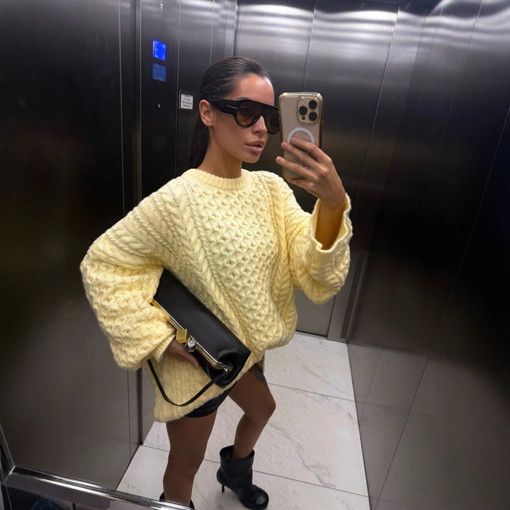 Kvinnes strikket genser i en avslappet oversized design med et stilig teksturert mønster Skjora