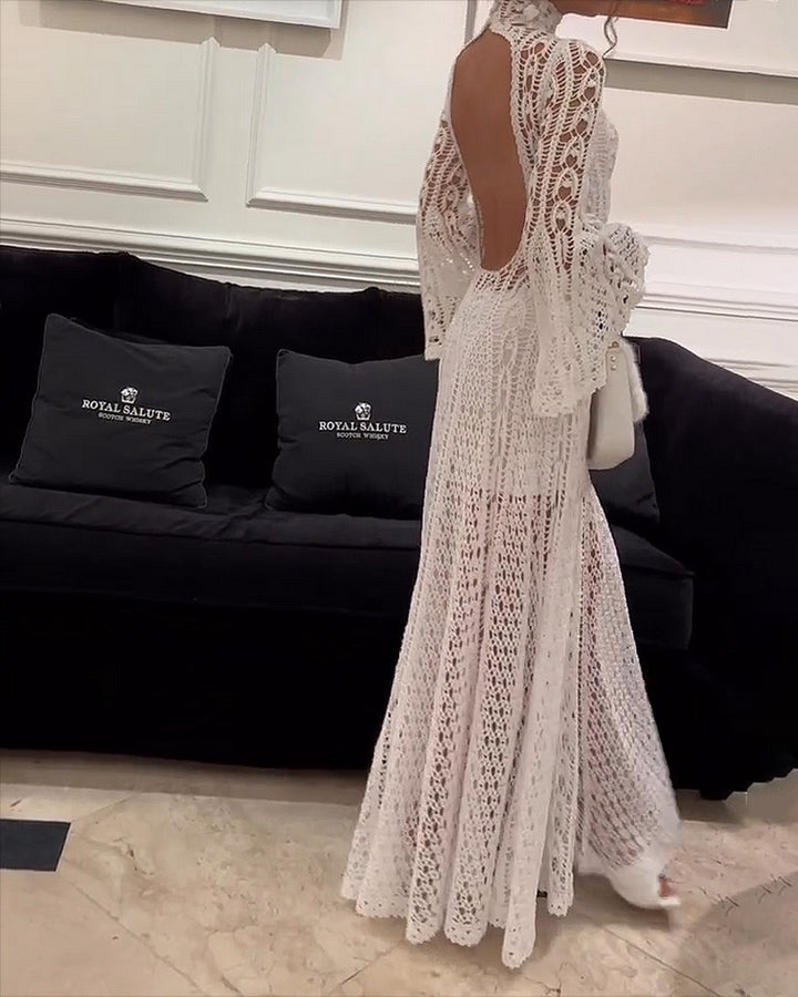 Kvinne Elegant Blonde Maxi Kjole med Høy Krage og Gjennomsiktige Ermer Skjora