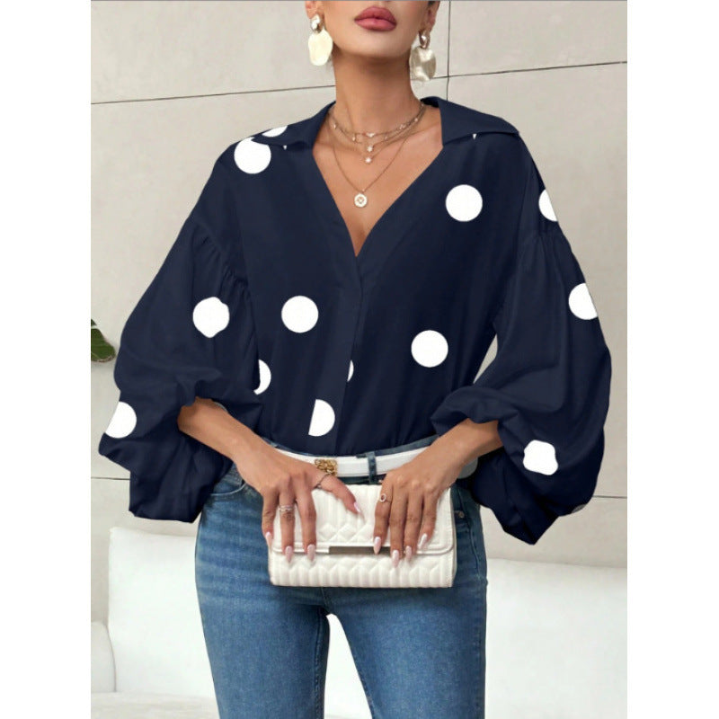 Damebluse med voluminøse ballongermer og elegant krage Skjora