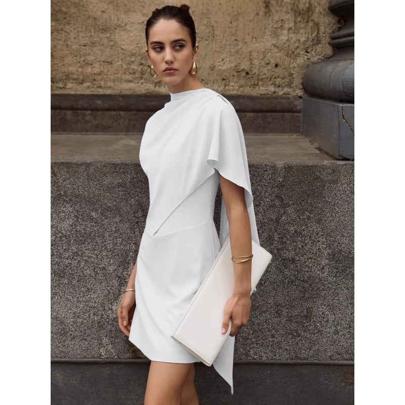 Dame elegant omslagskjole med asymmetrisk kant og raffinerte draperinger Skjora