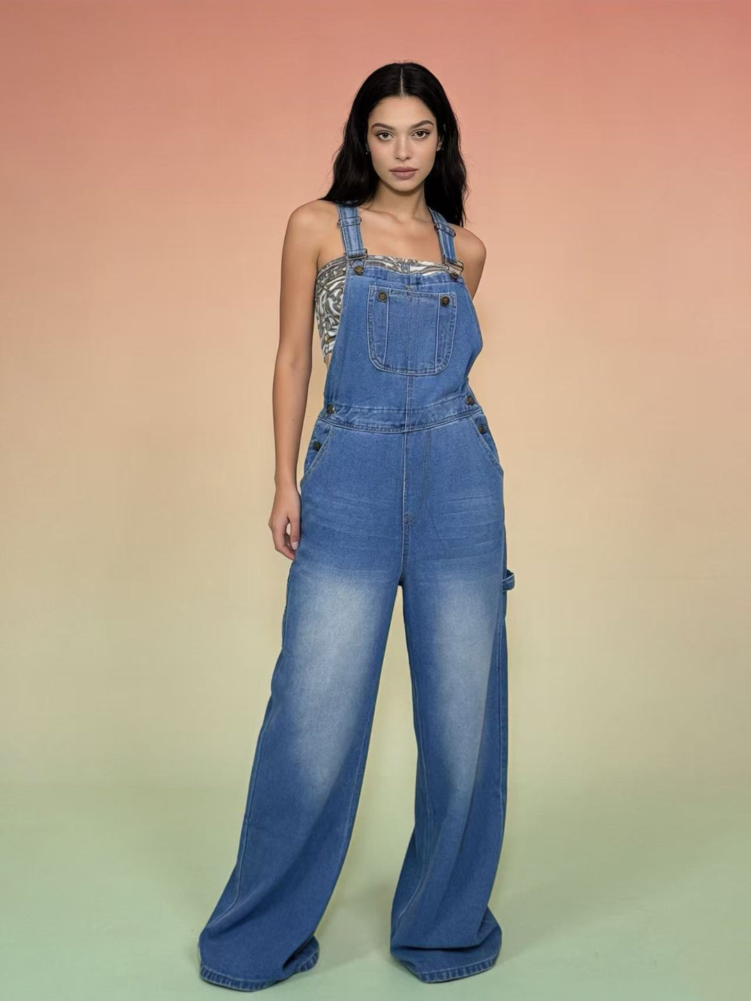 Dame Latzbukse i avslappet oversized snitt med funksjonelle sidelommer Skjora