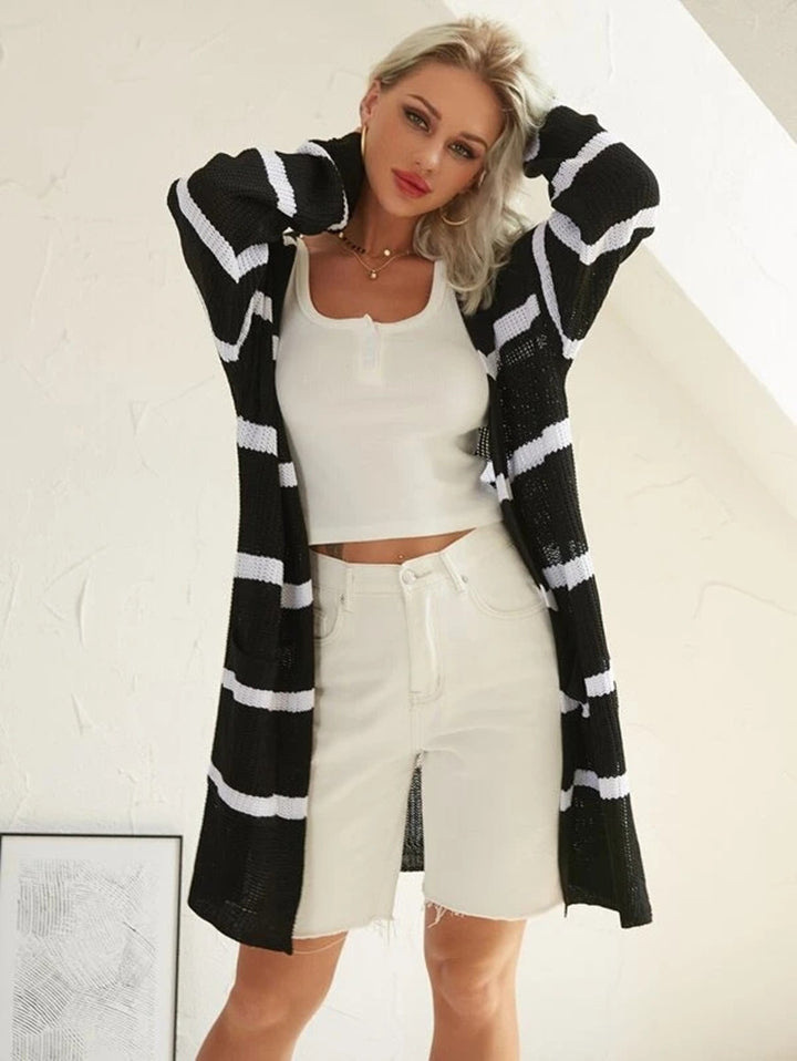 Dame lang strikket cardigan med moderne striper Skjora