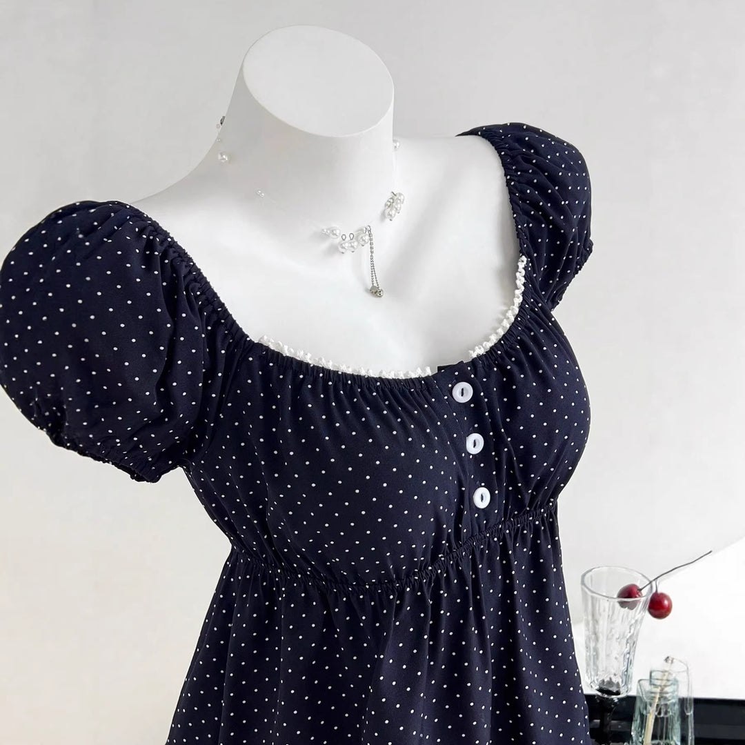 Dame sommerkjole med puffarmer og søte prikker Skjora