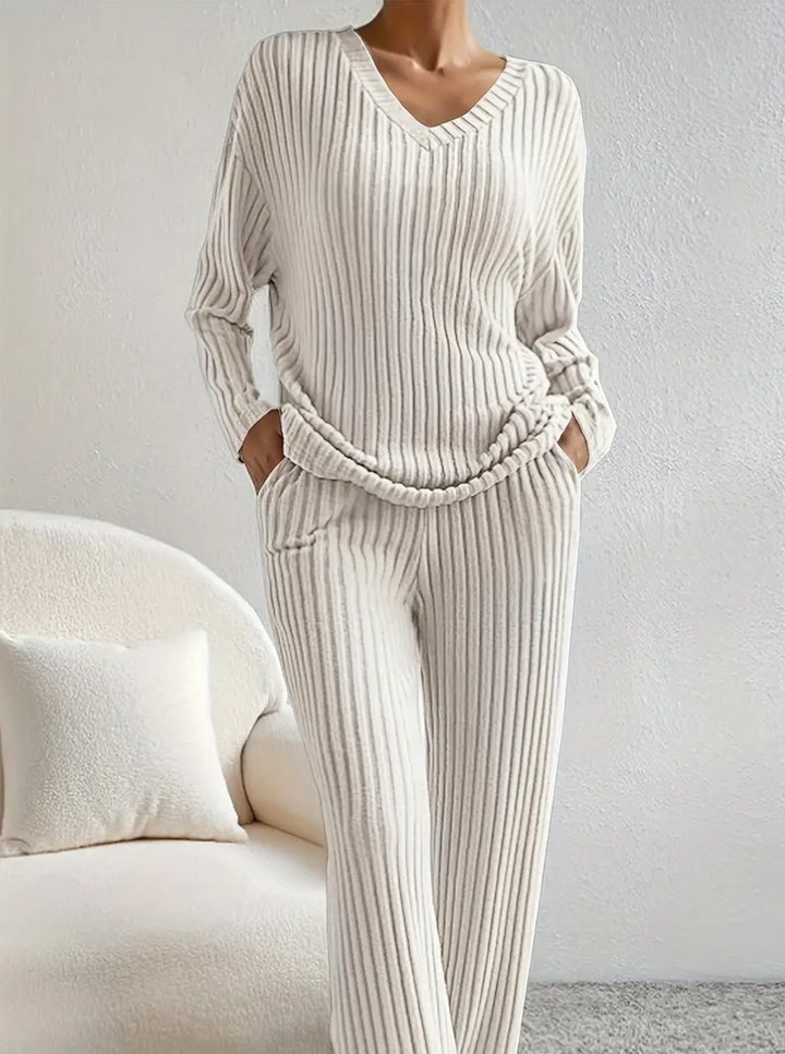Kvinnens koselige strikkede jumpsuit i moderne ribbedesign Skjora