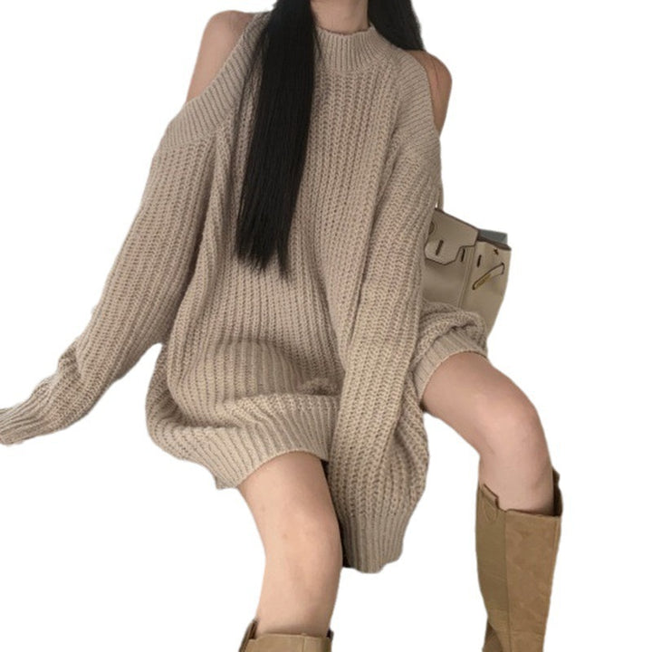 Kvinnes strikket kjole med off-the-shoulder look og ribbet tekstur Skjora