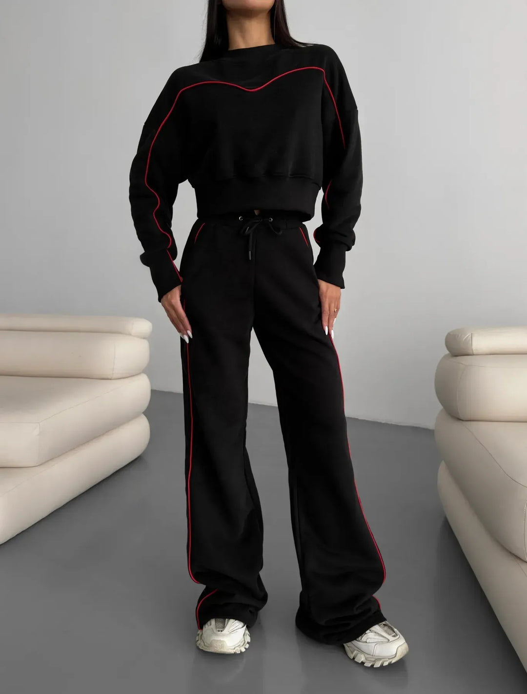 Kvinnelig moteriktig sport loungewear-sett med ledig passform og elastisk midje Skjora