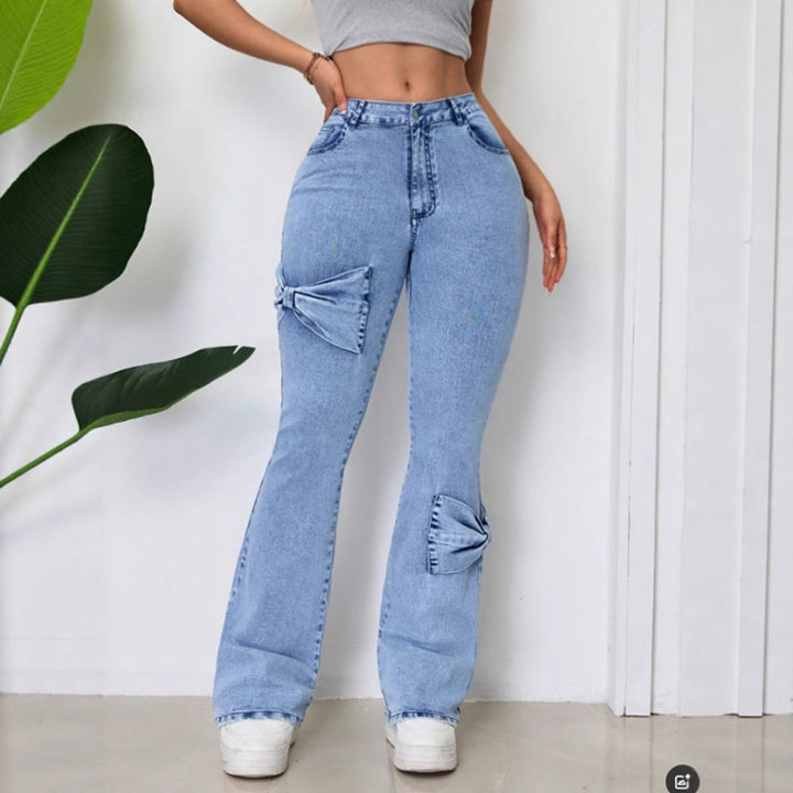 Kvinne flare jeans med dekorative sløyfer Skjora