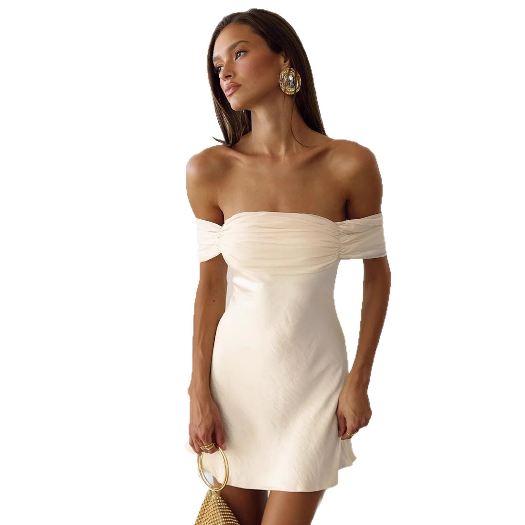 Dame Off-Shoulder Kjole med elegant satinfinish og flytende snitt Skjora