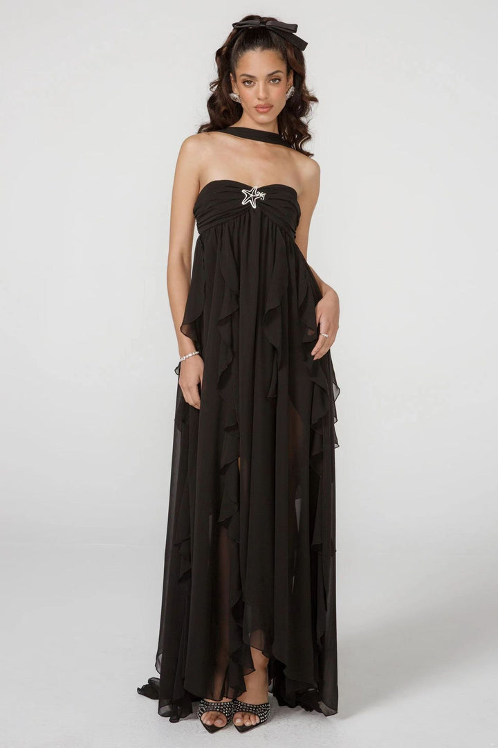 Damen Elegantes Maxi-Kleid mit asymmetrischem Saum und zarten Rüschendetails Skjora