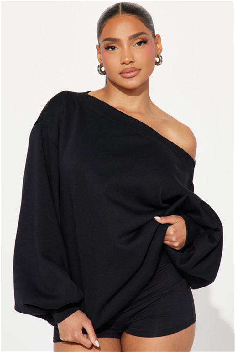 Kvinners oversized sweatshirt med asymmetrisk utringning og ballongformede ermer