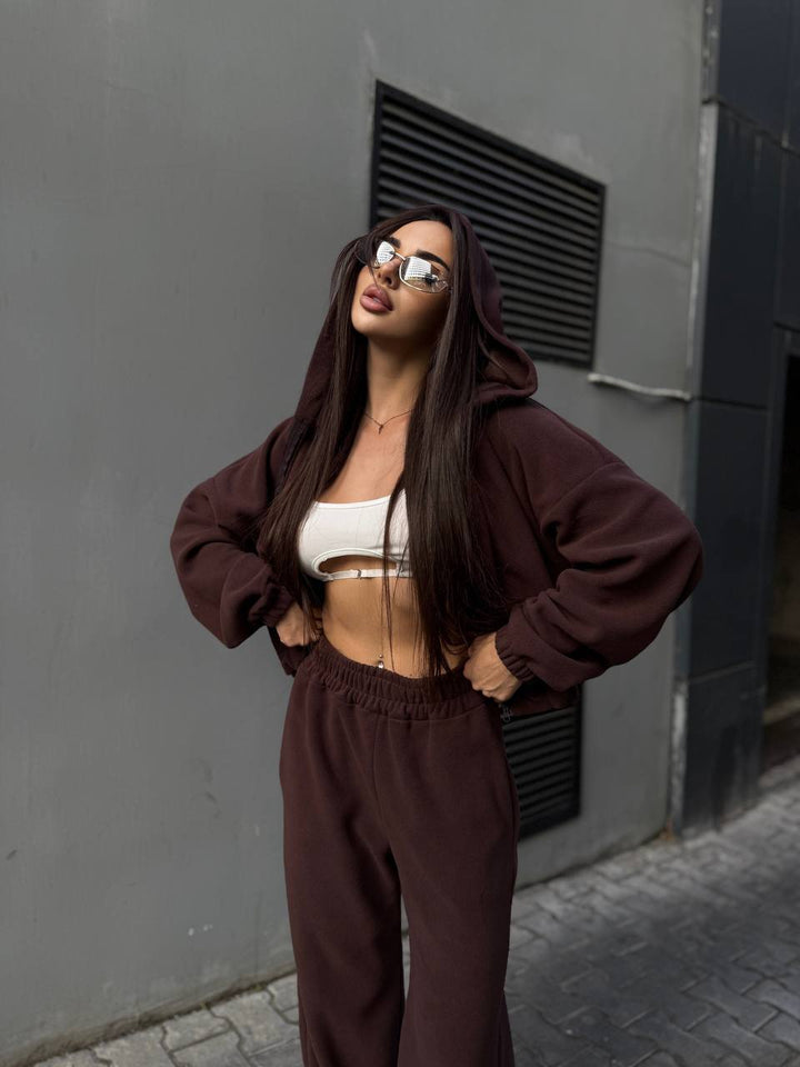Kvinnelig cropped fleece drakt med praktiske lommer og elastisk midjebånd Skjora