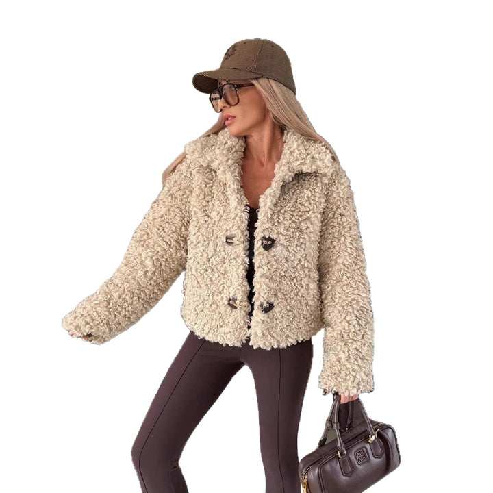 Kvinne cozy boucle jakke med klassisk snitt og praktiske knapper Skjora