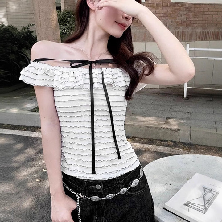 Dame Offshoulder-bluse med elegant bølgemønster Skjora