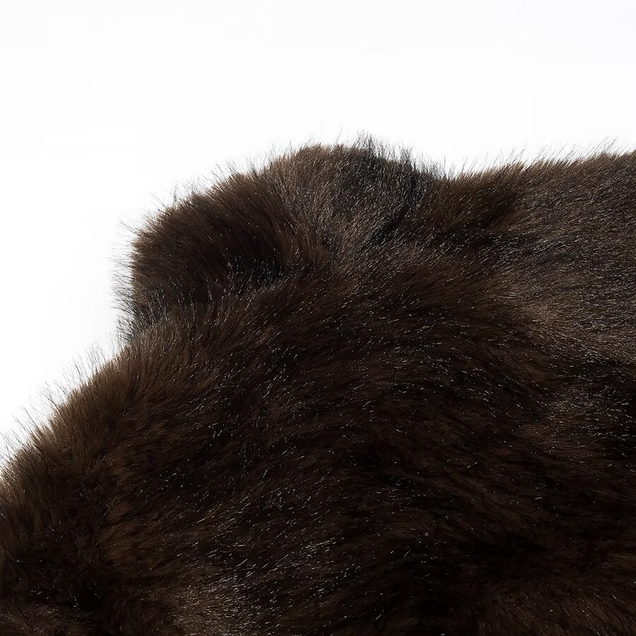 Kvinnens koselige faux fur-jakke med elegant krage og myk fôr Skjora