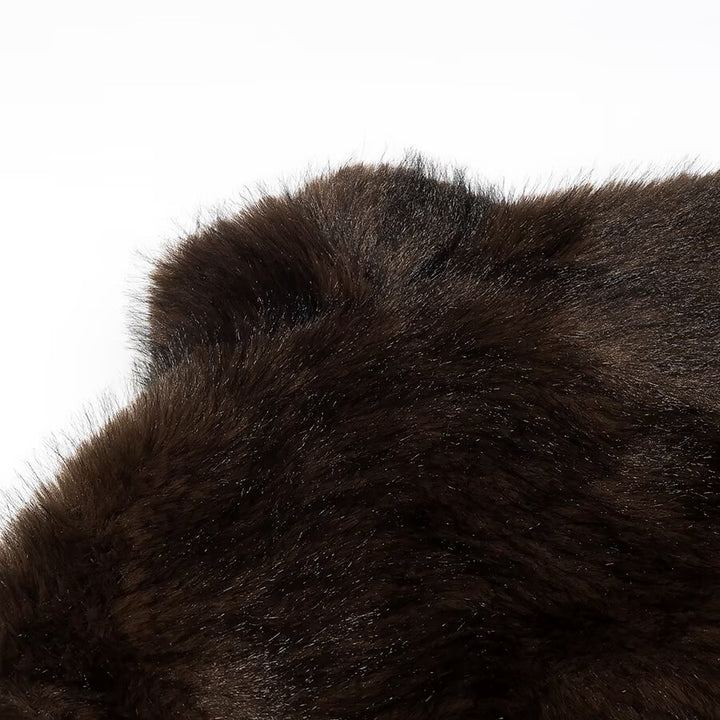 Kvinnens koselige faux fur-jakke med elegant krage og myk fôr Skjora
