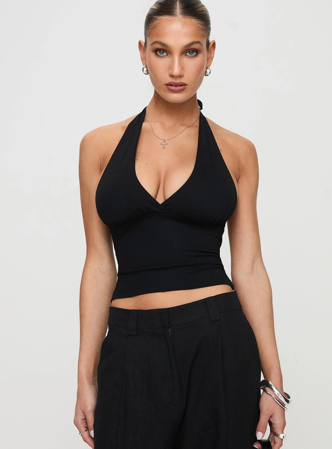Damer elegant Cropped Top med smakfull V-hals og rynkede detaljer Skjora