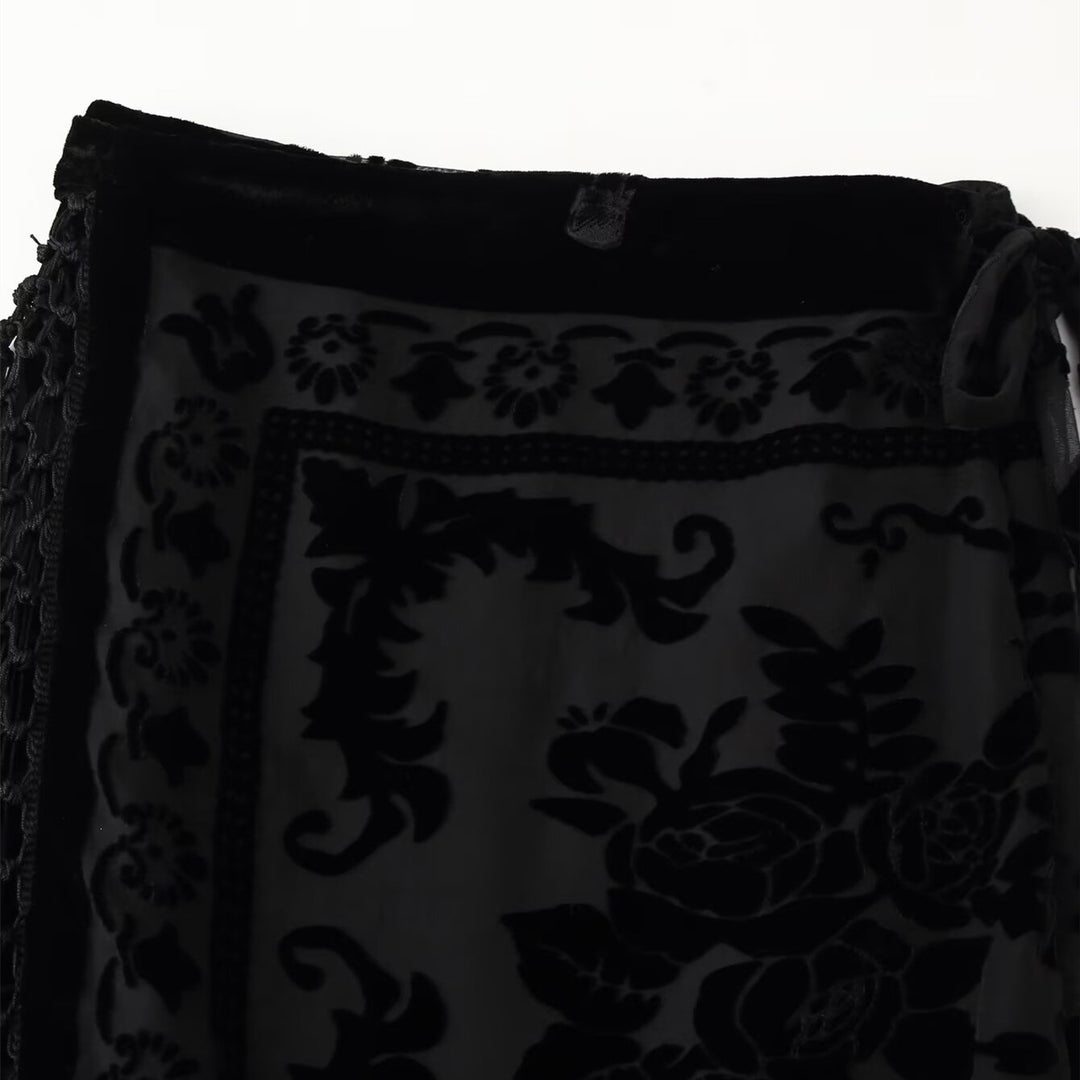 Dame elegant fløyelskjol med frynsete detaljer og sidelook belt