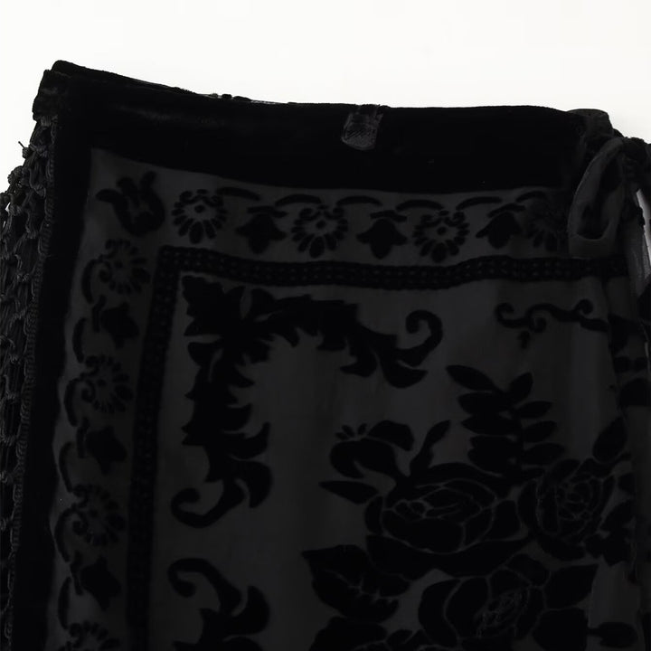 Dame elegant fløyelskjol med frynsete detaljer og sidelook belt