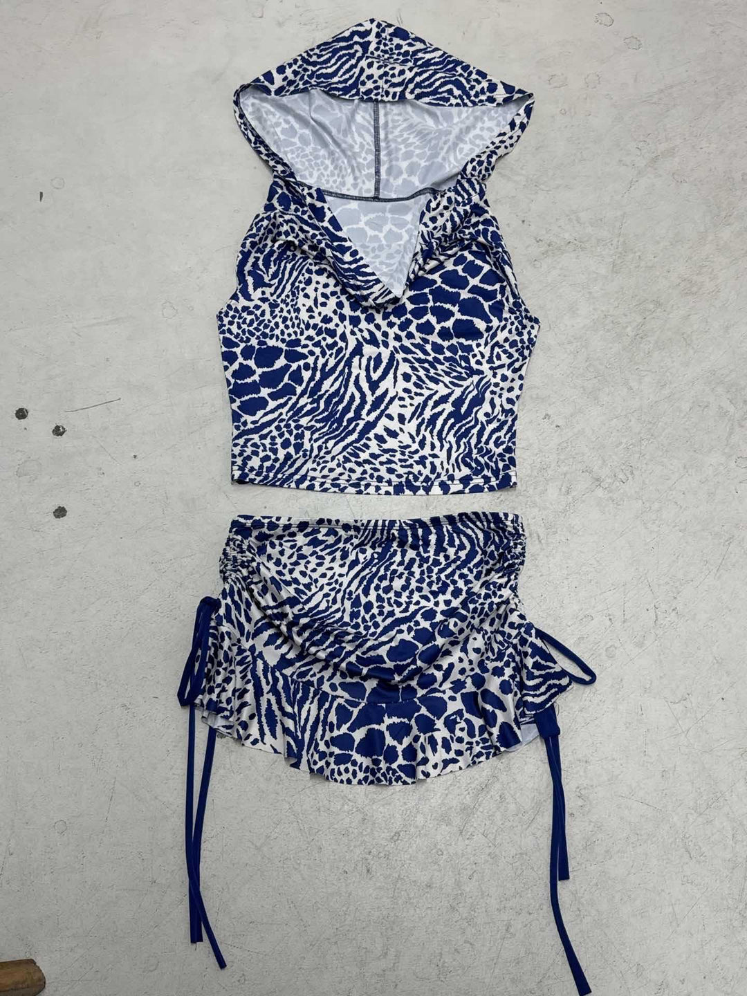 Dame sporty bikiniset med hette og leken volangdesign Skjora