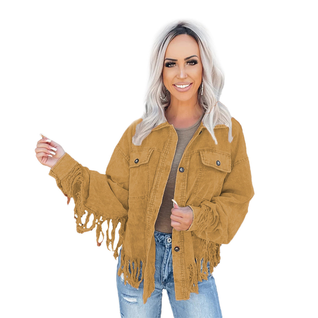 Kvinne franjejakke laget av denim i en avslappet oversized passform