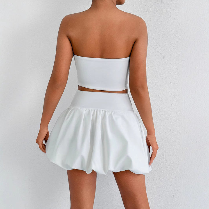 Dame Bandeau Mini Kjole med Cut-Out-detaljer og voluminøs Skjørt Skjora