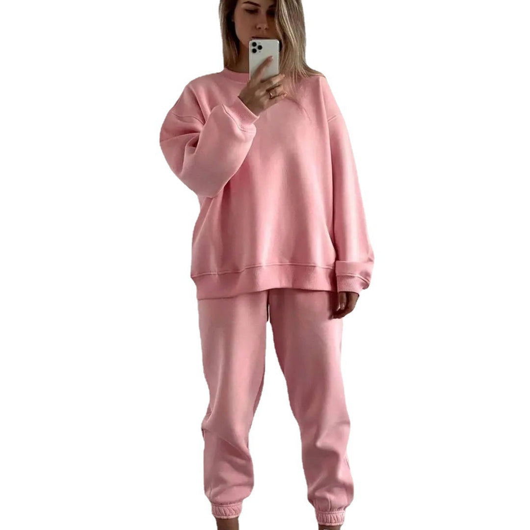 Dame uformell sweatshirt og jogger-sett laget av mykt materiale med elastisk midjebånd og høy bærekomfort Skjora