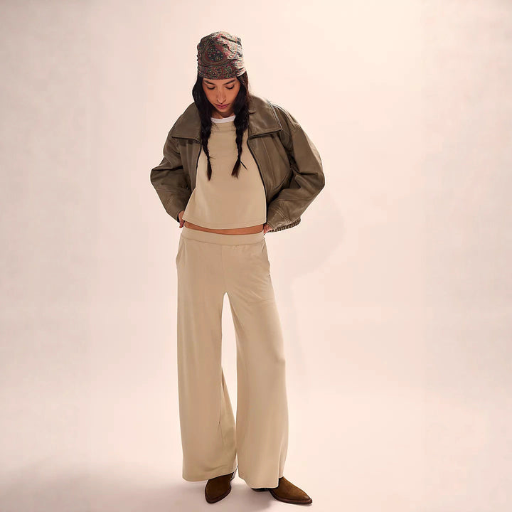 Kvinne Casual Twinset laget av løs topp og vid-hundesbukse Skjora