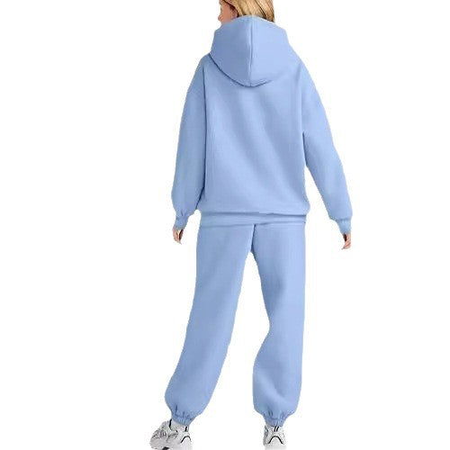 Kvinnors bekväma hoodie-set gjort av högkvalitativt sweatshirt-material med praktiska fickor Skjora