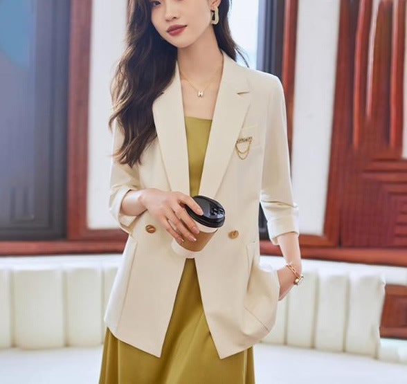 Damer moteriktig blazer med elegante knappedetaljer Skjora