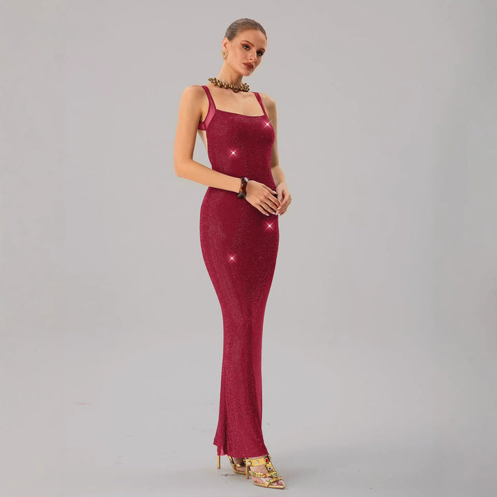 Kvinne Glamorous Kveldsdress med Glitrende Paljetter og Fittet Silhuett