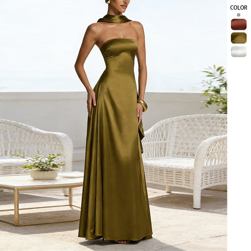 Kvinne Elegant og Off-the-Shoulder Kveldsdrakt med Flytende Fall