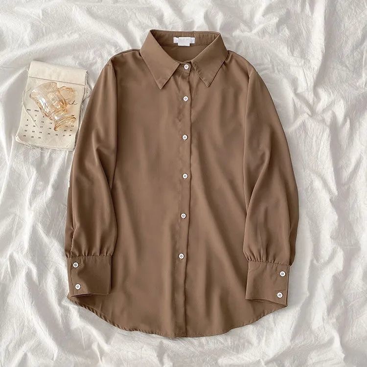 Kvinnens elegante bluse med voluminøse ermer Skjora