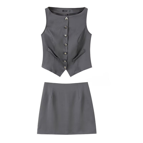 Dame-set med figursydd vest og kort skjørt med elegante knappdetaljer Skjora